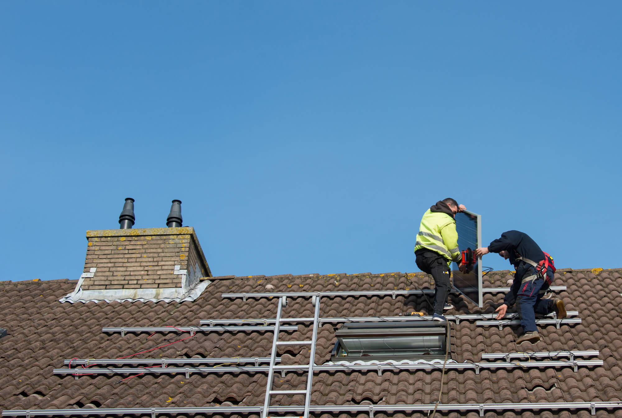 builder repairing a roof